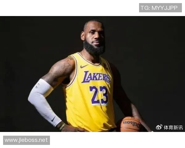 足球明星偶像詹姆斯的传奇故事与成就解析