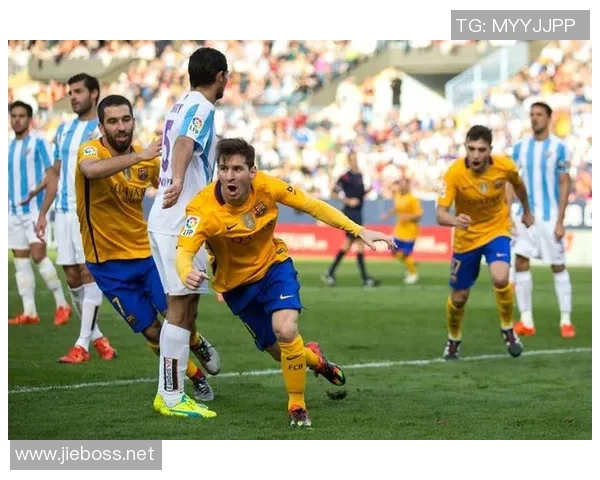 足球明星同场竞技展现巅峰对决激情四溢引发全球球迷热潮